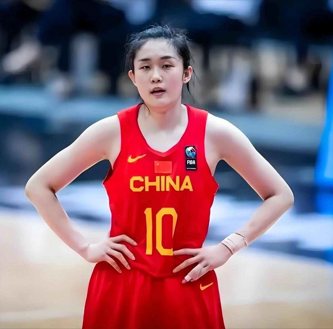 球员代表着国家荣誉，比赛中的表现至关重要的简单介绍