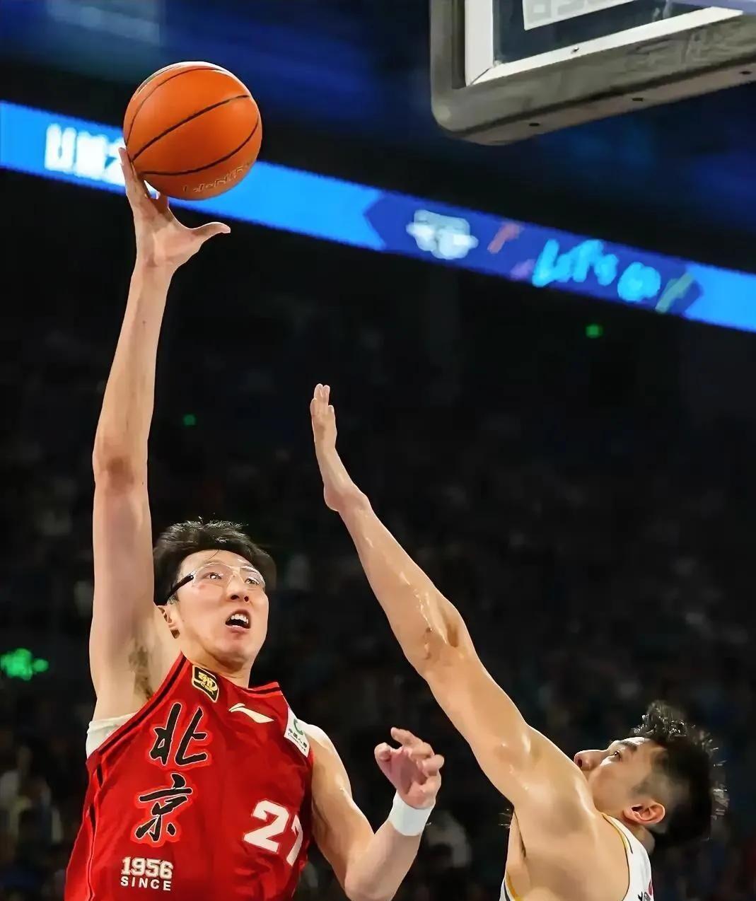 选手高难度操作,篮球比赛风华绝代的简单介绍 选手高难度操作,篮球比赛风华绝代的简单介绍