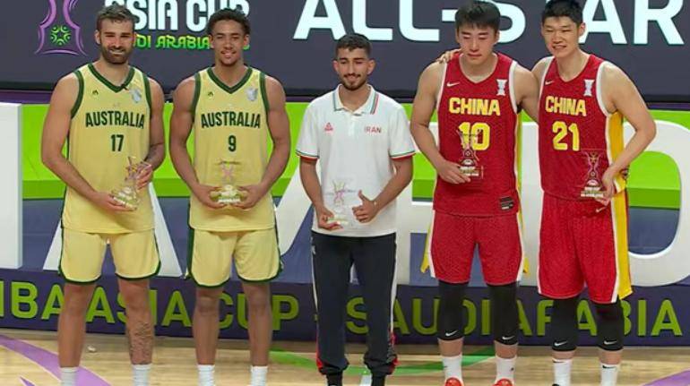 中国队主帅评球员，称赞不断