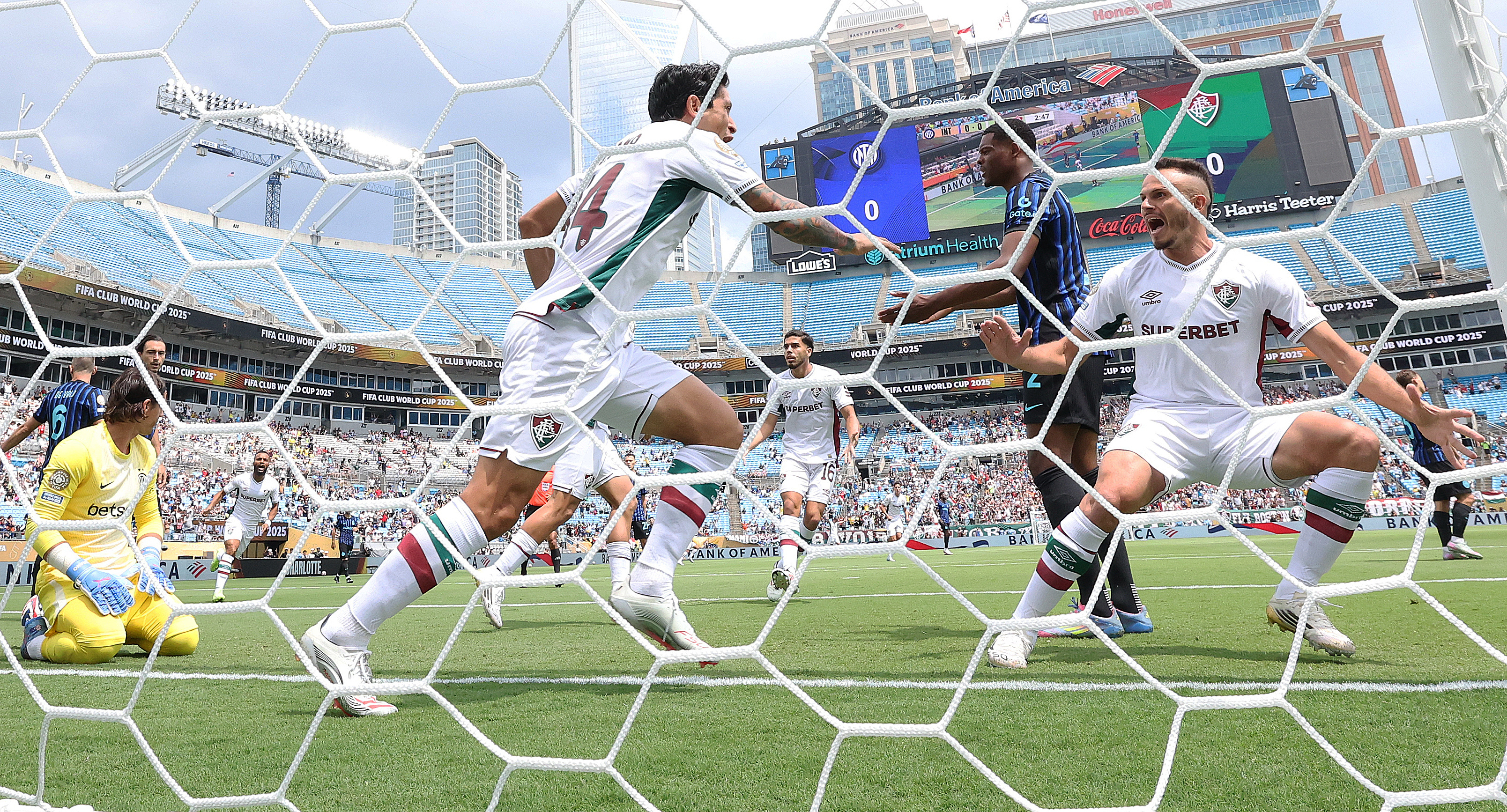 紧张刺激的足球比拼即将上演