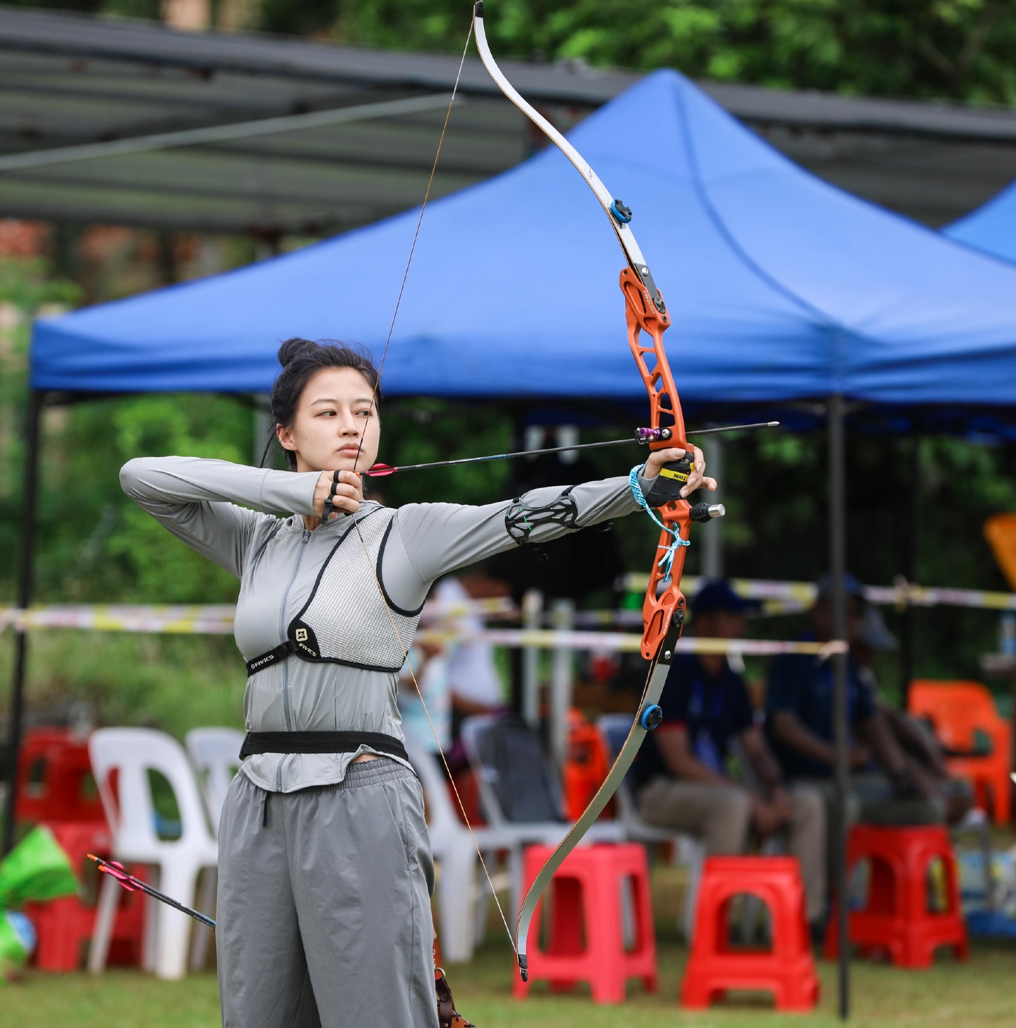 射箭比赛中我国选手飘飘然获奖