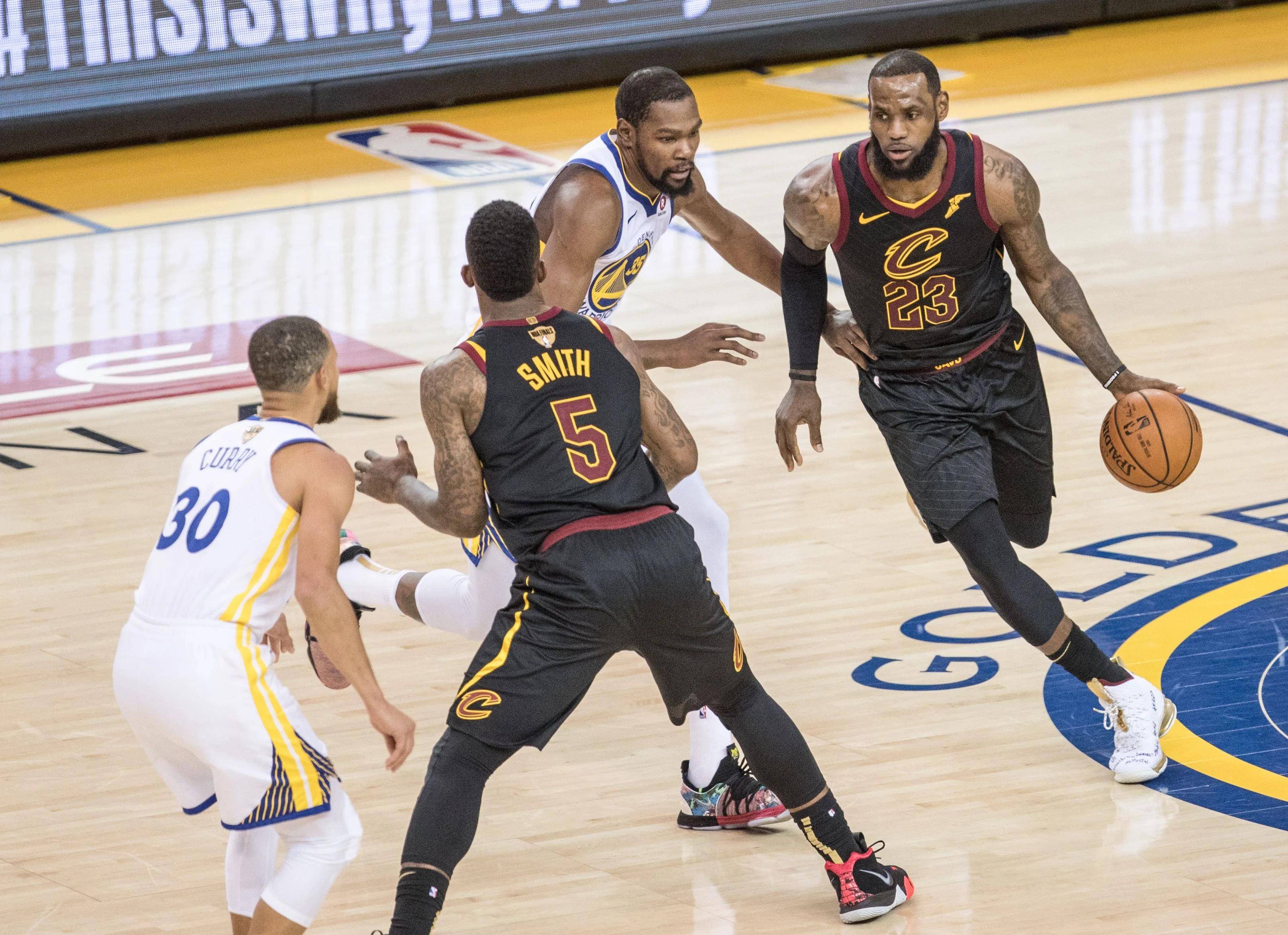 包含热火客场力克骑士,取得四连胜的词条 包含热火客场力克骑士,取得四连胜的词条