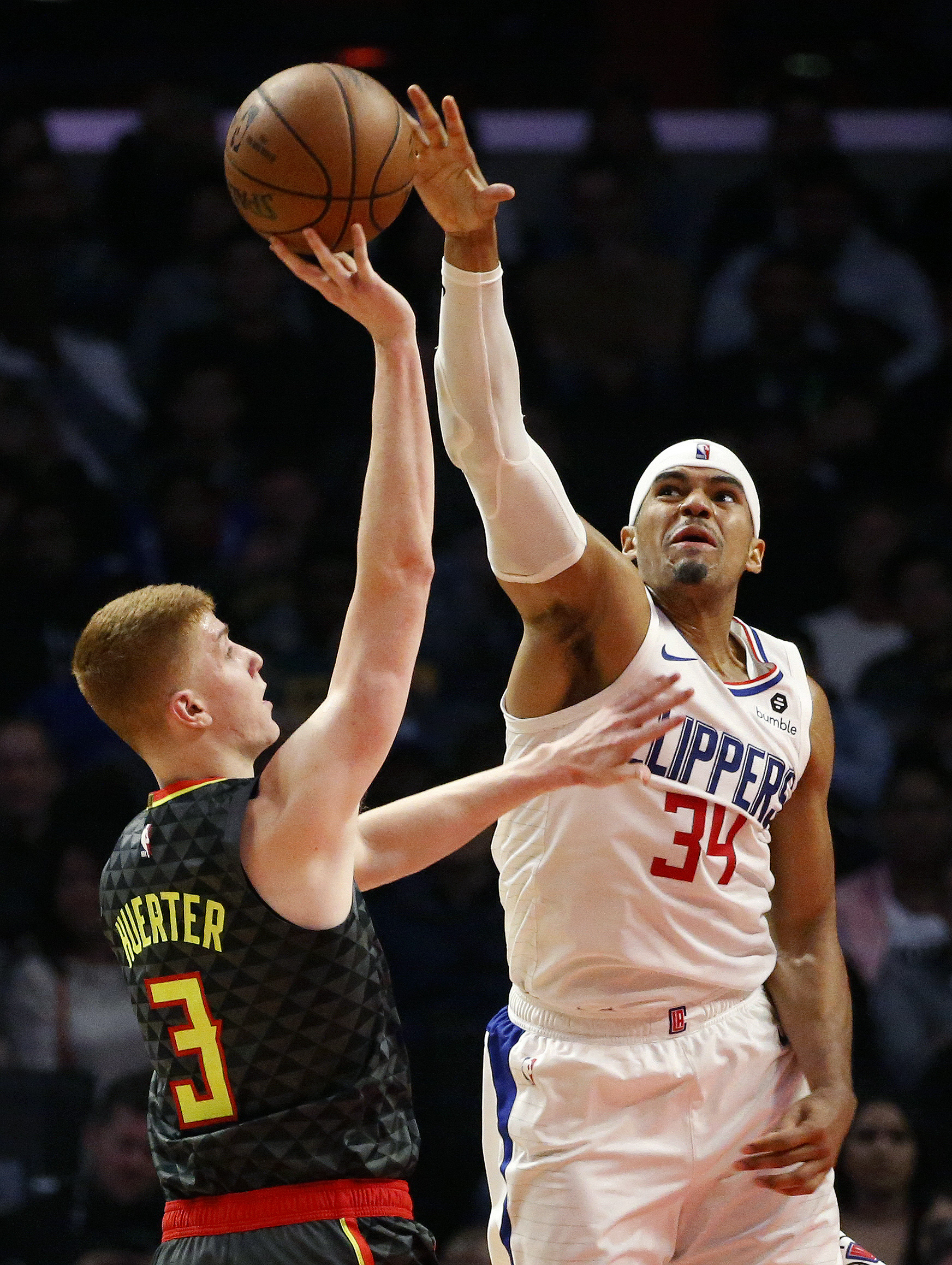 老鹰主场大胜骑士,展现强劲实力 老鹰主场大胜骑士,展现强劲实力