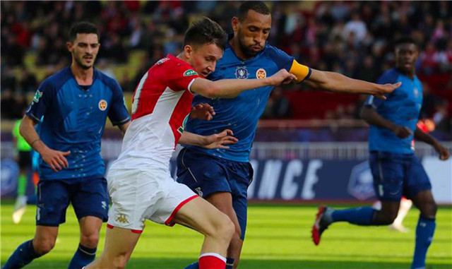 兰斯客场大胜,积分榜上继续领跑 兰斯客场大胜,积分榜上继续领跑