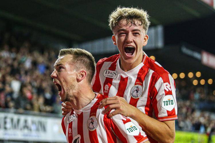 荷甲联赛中一场激烈的对决，最终产生平局的简单介绍